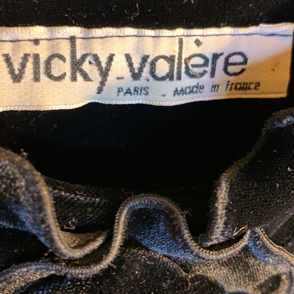 VICKY VALERE top - Picture 3 of 5